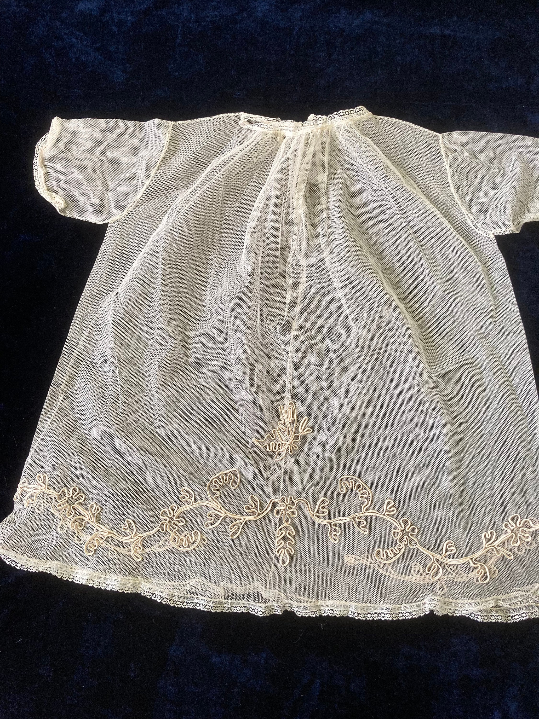 フランスアンティーク　チュールドレス アンティーク フレンチ チュール Soutache ガールズ ドレス。 1880