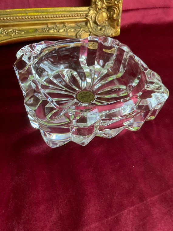 フランスのクリスタルダルク社の灰皿です。ヴィンテージ 1960-1970