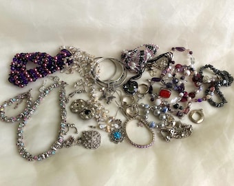 740gr. Silver colored Vintage Jewelry, Broken and Not.