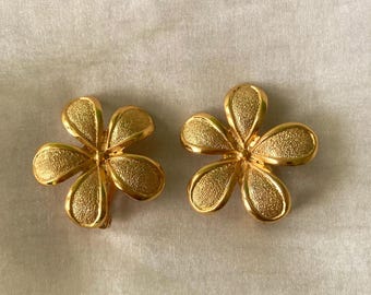 Pendientes de clip con forma de flor de Orena Paris. Vintage, años 80.