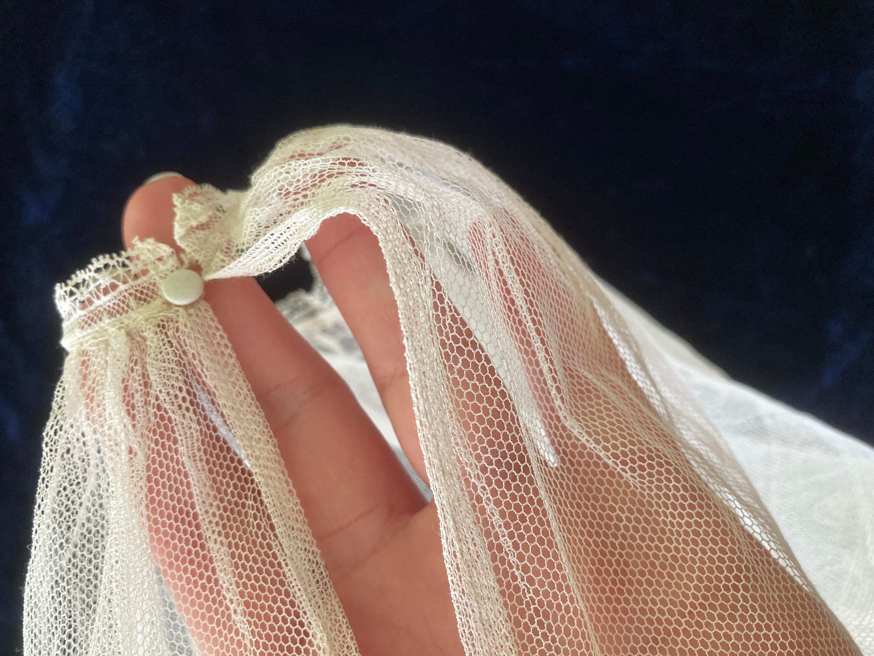 アンティーク フレンチ チュール Soutache ガールズ ドレス。 1880