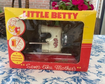 Vintage Little Betty W3 Nähmaschine für Kinder. England 1950-1960