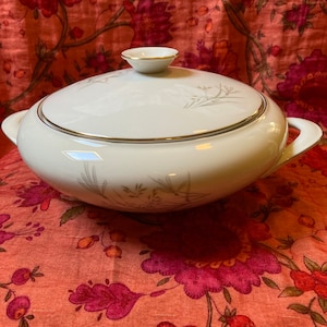 KPM R Krister Soup Tureen (Germany)