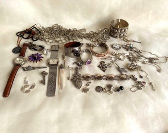 730gr. Vintage jewelry, broken and not. Silvercolor