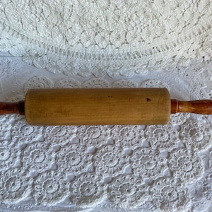 Old wooden French/English rolling pin 1880-1930