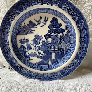 Beautiful Wedgwood of Etruria and Barlaston &quot;Willow&quot; dinner plate. England