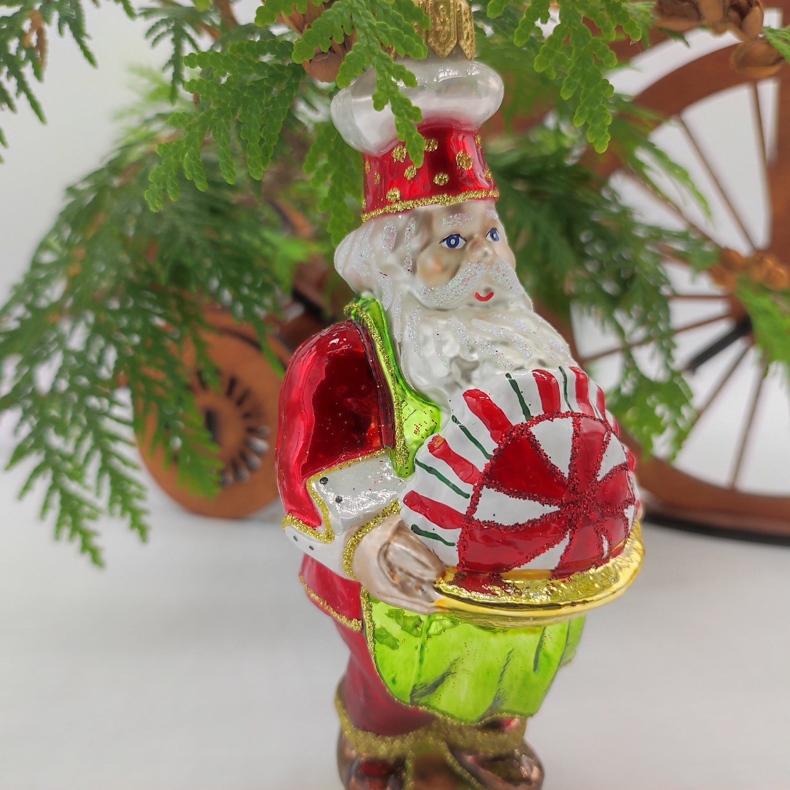 手吹きガラスのサンタのオーナメント：ポーランドのクリスマスツリーの