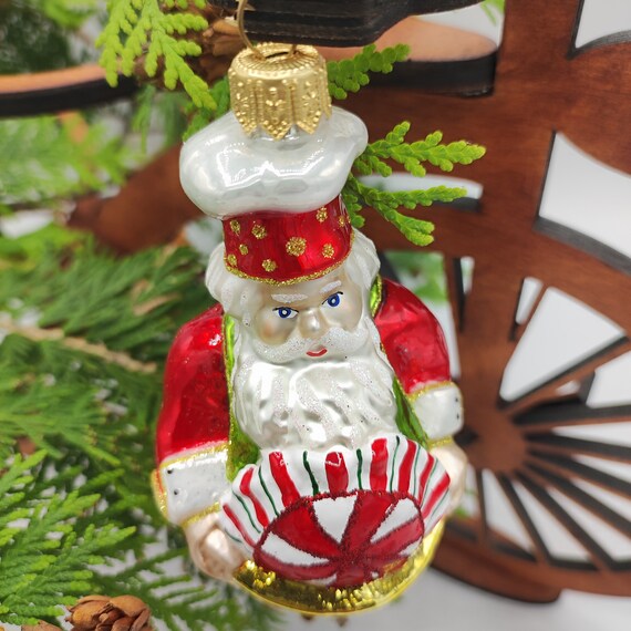 手吹きガラスのサンタのオーナメント：ポーランドのクリスマスツリーの