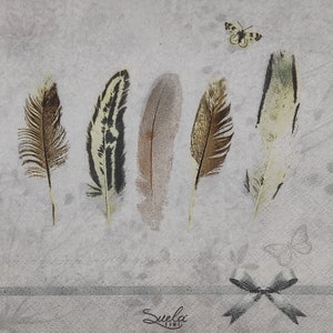 Servilletas decorativas con hermosas plumas grises para decoupage, collage y diario. 4 servilletas individuales de papel para almuerzo, técnicas mixtas.