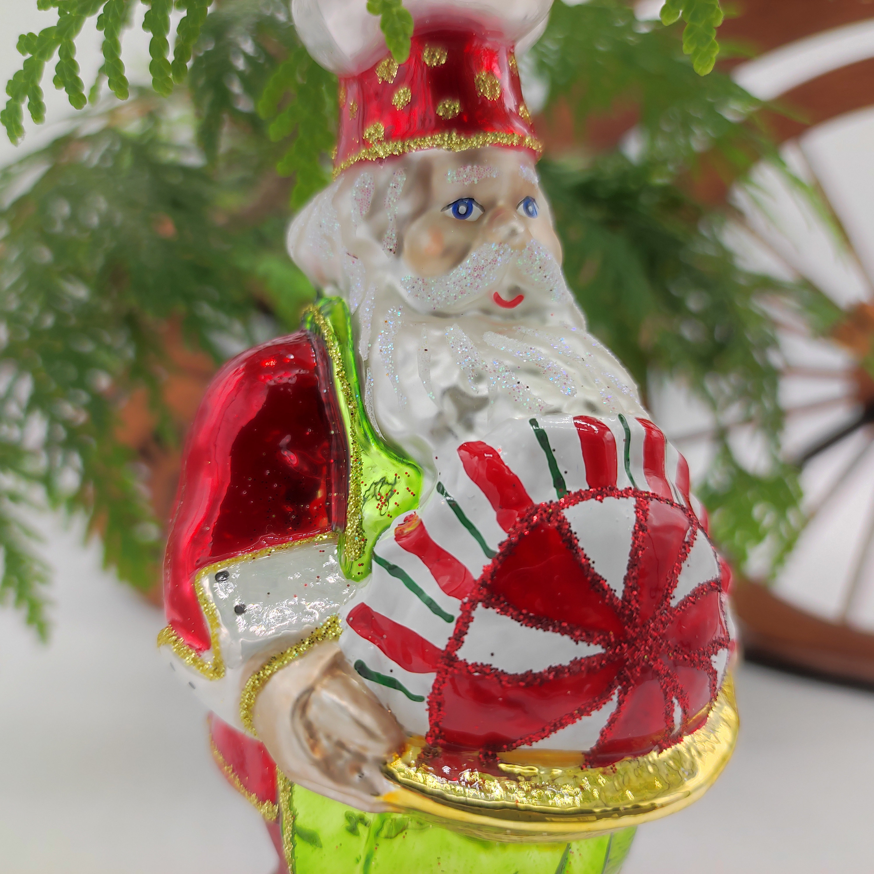 手吹きガラスのサンタのオーナメント：ポーランドのクリスマスツリーの