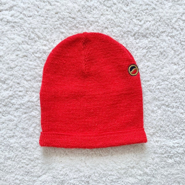 Vintage red virgin wool 70s rib knit beanie cap warm winter french hipster toque hat made in france