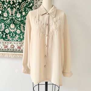 Vintage XL 90s plus size embroidered top beige off-white pale yellow collared long line blouse size UK 16 XL