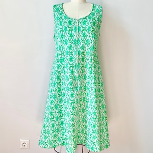 Vintage 60s Green Floral A-Line Dress: Plus Size Mod Sleeveless Summer Dress