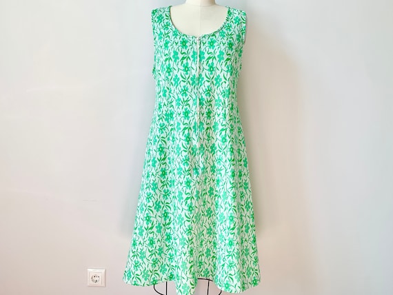 Vintage Plus Size 60s Bright Green Sleeveless Vol… - image 1