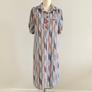Large Vintage Plus Size 70s Red Button XL  White Navy Dress with Puff Sleeves and Geometric Pattern