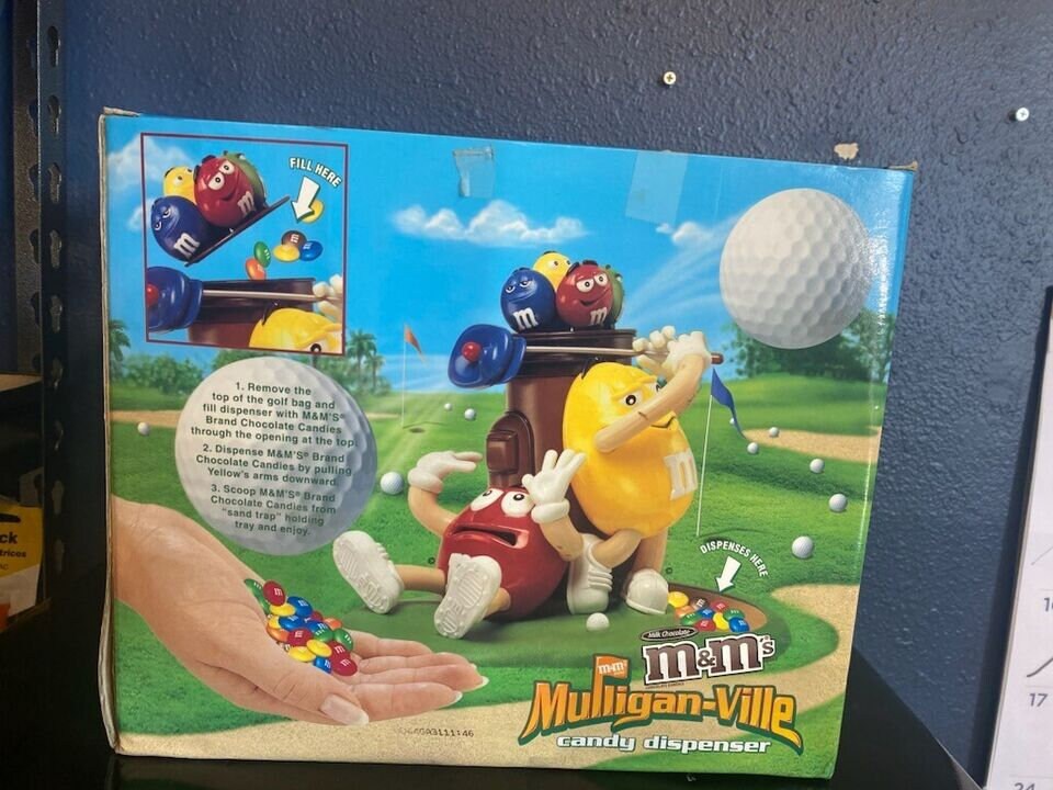 M&M's Muligan-Ville キャンディディスペンサー Amazon.com: M&M's Mulligan Ville Candy Dispenser: Food