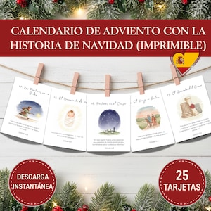 Puede incluir: Un calendario de adviento navideño con ilustraciones de la historia de la Natividad. Las tarjetas están sujetas a una cuerda con pinzas de madera. El texto en las tarjetas está en español. La imagen también incluye un círculo rojo con el texto "25 TARJETAS".