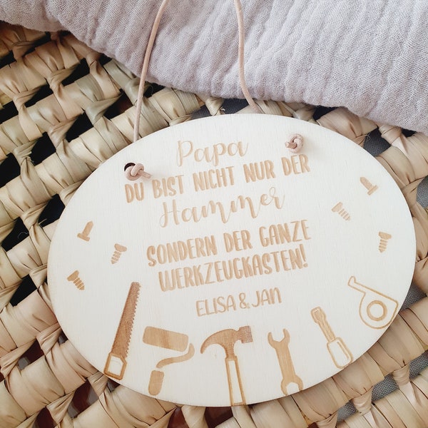 Personalisiertes Holzschild aus Holz zum Vatertag, "Papa du bist nicht nur der Hammer sondern der ganze Werkzeugkasten"