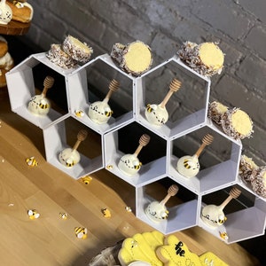 12 Bumble Bees Cakepops