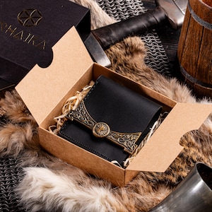 Cartera vikinga Fehu - Estilo guerrero nórdico - Joyería pagana - Diseño único de runas Futhark