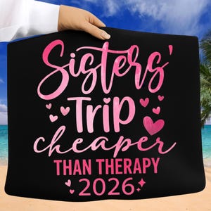 Viaje de hermanas más barato que la terapia (tie dye 2026 PNG), diseño de camiseta a juego para vacaciones de verano, viaje de hermanas 2026 (Png), sublimación de vacaciones familiares