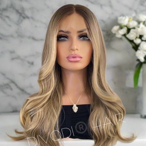 Perruque lacet frontal blond foncé : fibre Futura longue épaisseur, résistante à la chaleur (13 x 3)