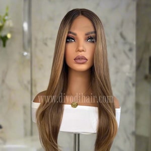 Perruque brune avec des racines plus foncées : cheveux synthétiques résistants à la chaleur, (13 x 3) perruque lacée sur le devant