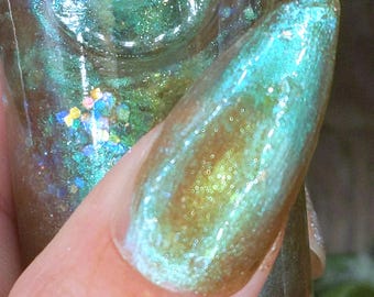 SOUL SISTER Iridescent Green Gold Nail Polish, Glitter Nail Polish, Color Shift, 15ml Bottle, 21 Toxin Free Formula
