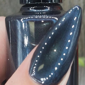 ABYSS Black Blue Nail Polish, Black with Blue Tint Shimmer Nail Polish, 15ml Bottle 21 Toxin Free Formula