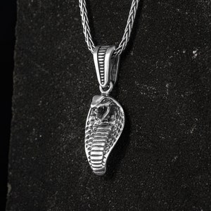 Collar de cobra de plata de ley oxidada hecho a mano: joyería animal