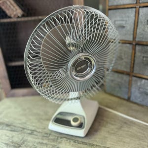 Vintage Galaxy 9&quot; Oscillating 2-Speed Fan