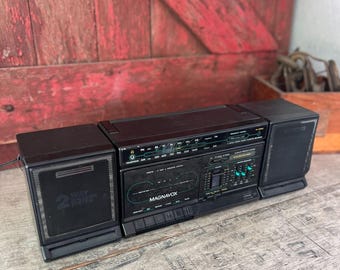 Vintage Magnavox D8270 Stereo AM/FM Radio Cassette Recorder With Detachable Speakers