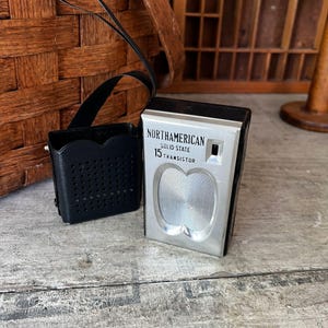 North American 15 Transistor Solid State Vintage Radio With Leather Carry Case