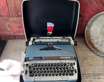 Smith-Corona Electra 210 Automatic Vintage Portable Typewriter W/ Case & Key - Blue
