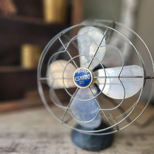 Vintage Eskimo 1005R Electric Fan – 10&quot; Metal Blades – Mid-Century Industrial Decor – Working Condition