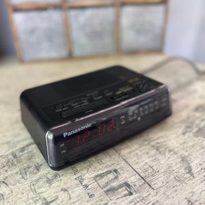 Vintage Panasonic RC-6066 AM/FM Alarm Clock Radio With Sure Time Battery Backup