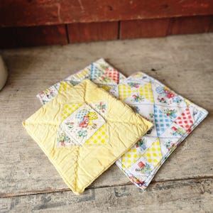 Vintage Patchwork Quilted Cotton Pot Holders Farmhouse Gingham & Floral Design Set Of 3