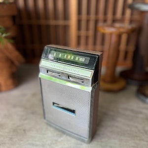 1960&#39;S Vintage General Electric P-860F Sportmate AM Transistor Radio - Fully Functional