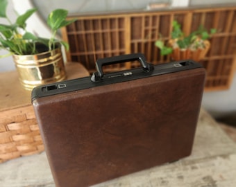 Vintage Samsonite Omega Briefcase: Brown Faux Leather Hard Shell