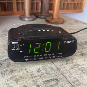 Vintage Sony AM/FM Clock Radio ICF-C212 Black - works!