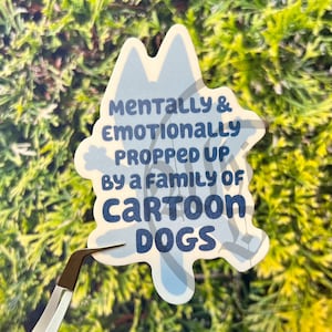 Mentally Propped Up van Blue Cartoon Dogs vinylsticker - voor waterflessen, laptops, telefoons, enz.