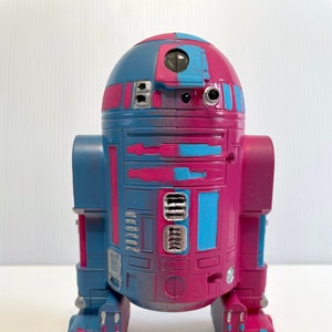 Droid de diseño R2-PB (rosa y azul)