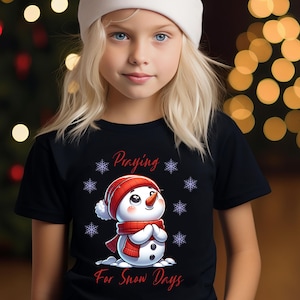 Kinder T-Shirt, niedlicher Schneemann betend für Schnee, Winter Thema, Schulkind, Schnee Tag Shirt, Weihnachtsgeschenk