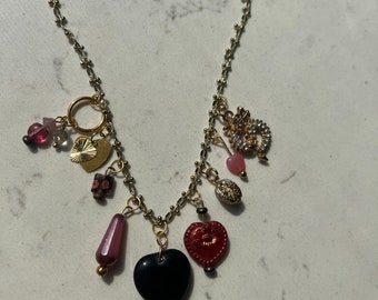 Collar con dije de dragón y corazón negro “16