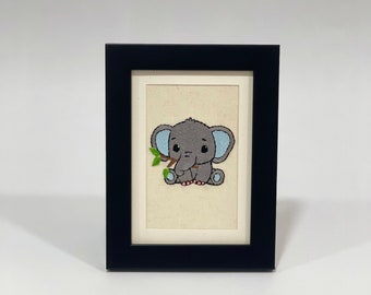 Art brodé à la main de bébé éléphant