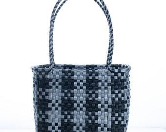 Sac en plastique fourre-tout à damier argenté et noir, sac en plastique recyclé tissé à la main, sac à main tissé à la main