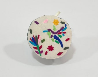 Porte-clés décoratif en forme de colibri brodé à la main