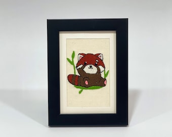Art brodé à la main de panda roux