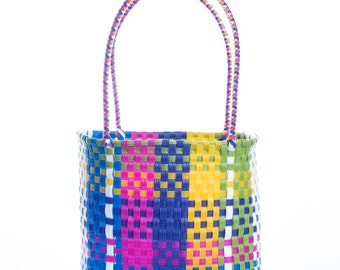 Sac en plastique Fairtrade fourre-tout à carreaux arc-en-ciel, sac en plastique recyclé tissé à la main, sac à main tissé à la main