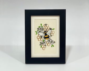 Art brodé à la main d’abeille